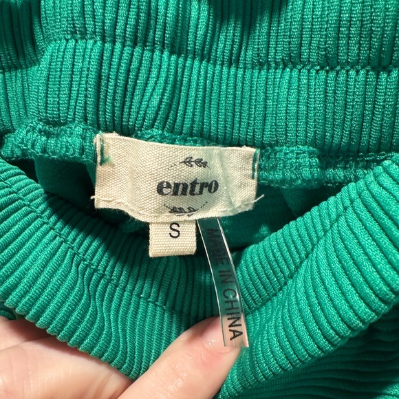 Green Zip-Up Top and Pants Set - Picture 4 of 6